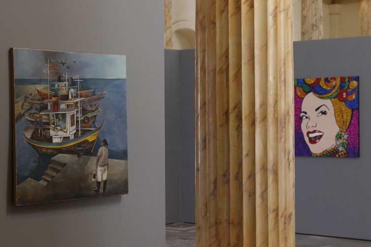 Praça XV, de Newton Rezende, e Estrela nº 1 - Carmem Miranda, de Wilson Piran, na exposição Navegar é Preciso – paisagens fluminenses Foto: Fernando Frazão/Agência Brasil