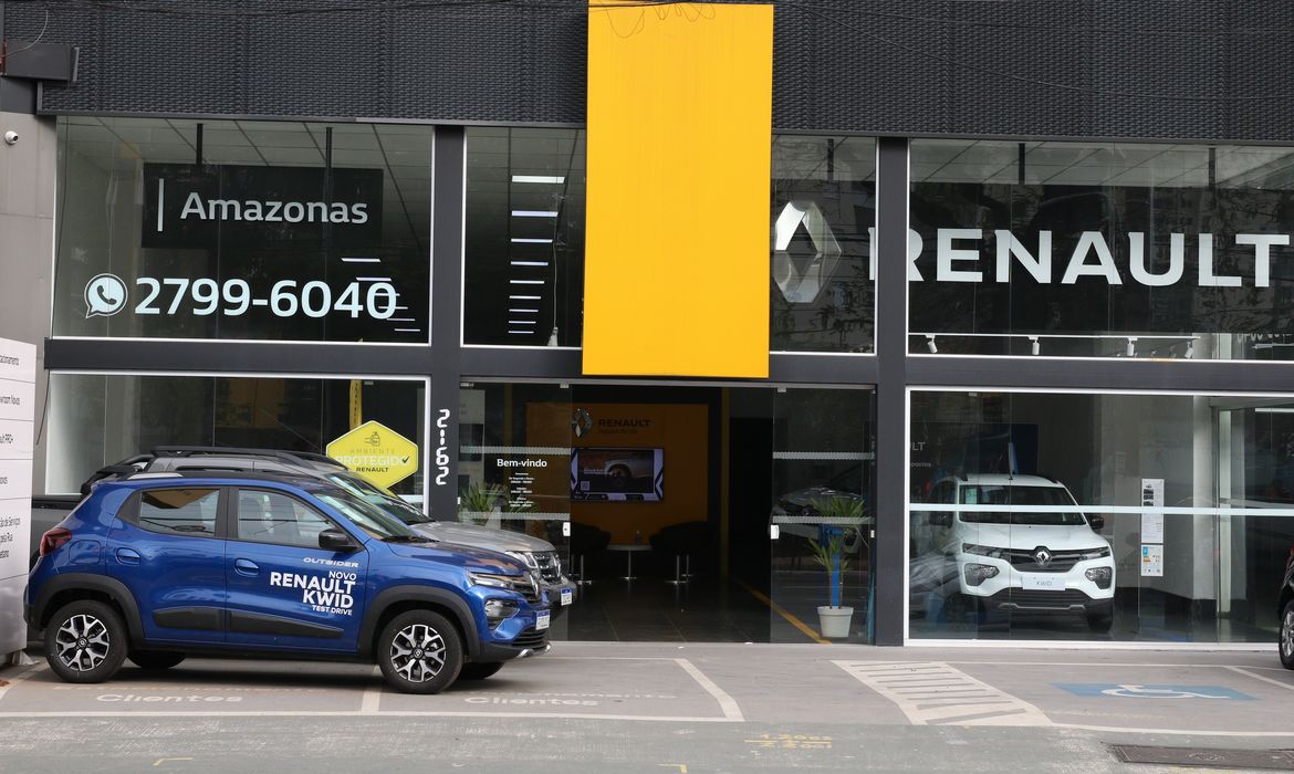 Concessionária de automóveis Renault na Radial Leste.