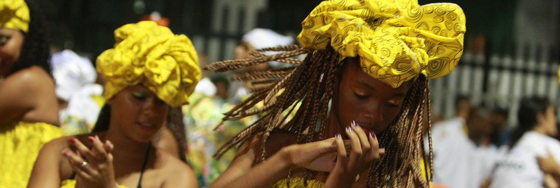 Os principais blocos afro desfilaram neste sábado em Salvador (BA), no Carnaval Ouro Negro. Os blocos se apresentaram no Circuito Campo Grande. Na foto, o Bloco Muzenza.