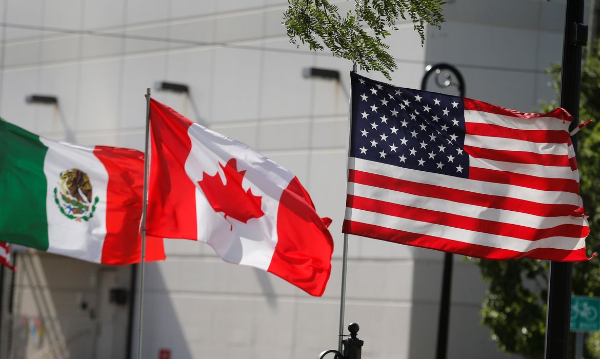 Bandeiras dos EUA, Canadá e México 