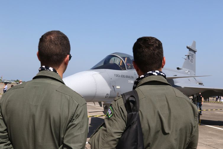 Incorporação das aeronaves F-39 Gripen, recém-chegadas ao Brasil, à Força Aérea Brasileira (FAB) durante cerimônia militar alusiva ao Dia da Aviação de Caça, na Base Aérea de Santa Cruz, zona oeste do Rio de Janeiro.