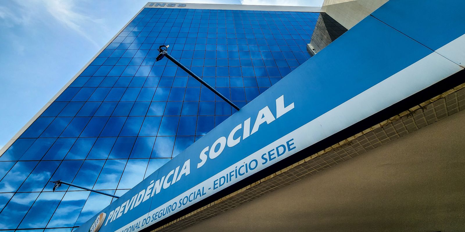 INSS reajusta benefício para aposentados e pensionistas em 3,71%