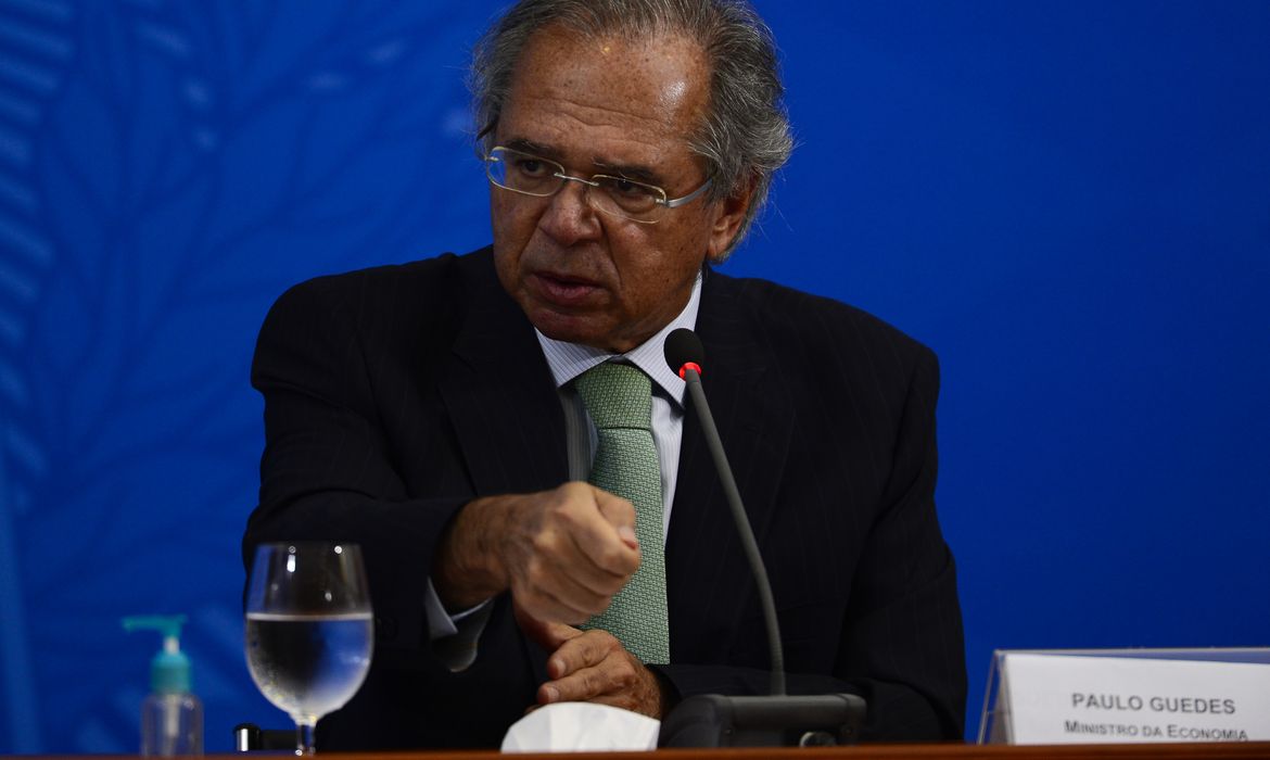 O ministro da Economia, Paulo Guedes, fala à imprensa no Palácio do Planalto, sobre os 500 dias de governo