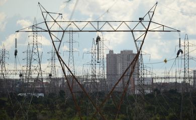 Linhas de transmissão de energia do sistema elétrico nacional