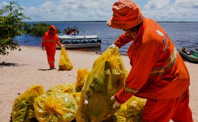 Plano de Combate ao Lixo no Mar retira 400 toneladas de lixo em praias, rios e mangues