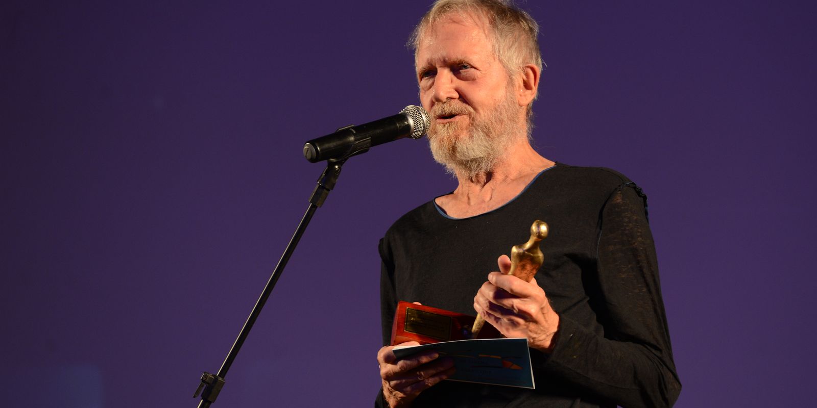 Cinema Brasileiro Lamenta a Perda de Jean-Claude Bernardet, Ícone da Sétima Arte e Crítico Fieramente Influente