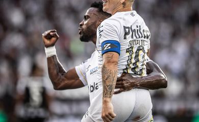Messias comemora com Soltedo gol de empate em 1 a 1 com Botafogo - Brasileiro 2023 - em 25/11/2023