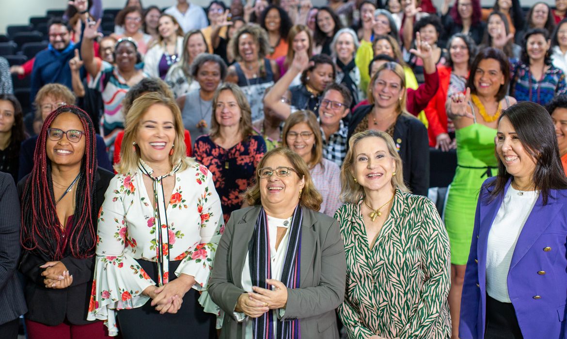 Brasília - 30/05/2023 A ministra das Mulheres, Cida Gonçalves, participa  abertura oficial das atividades do Conselho Nacional dos Direitos da Mulher (CNDM). Foto: Fabio Rodrigues-Pozzebom/ Agência Brasil