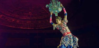 Comemoração do ano novo chinês com espetáculo do Grupo Artístico Cultural de Guiyang