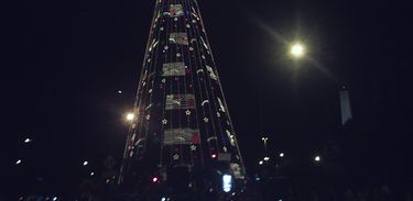 As luzes da árvore de Natal do Ibirapuera teriam abreviado a performance do coletivo