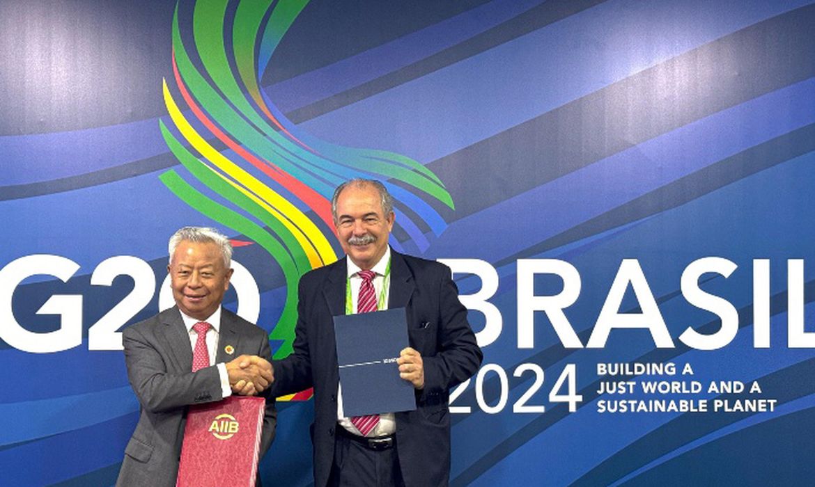 Rio de Janeiro (RJ), 18/07/2024 – Presidente do BNDES Aloizio Mercadante e presidente do AIIB, Jin Liqun. Foto: Gabriel Souza/Divulgação BNDES