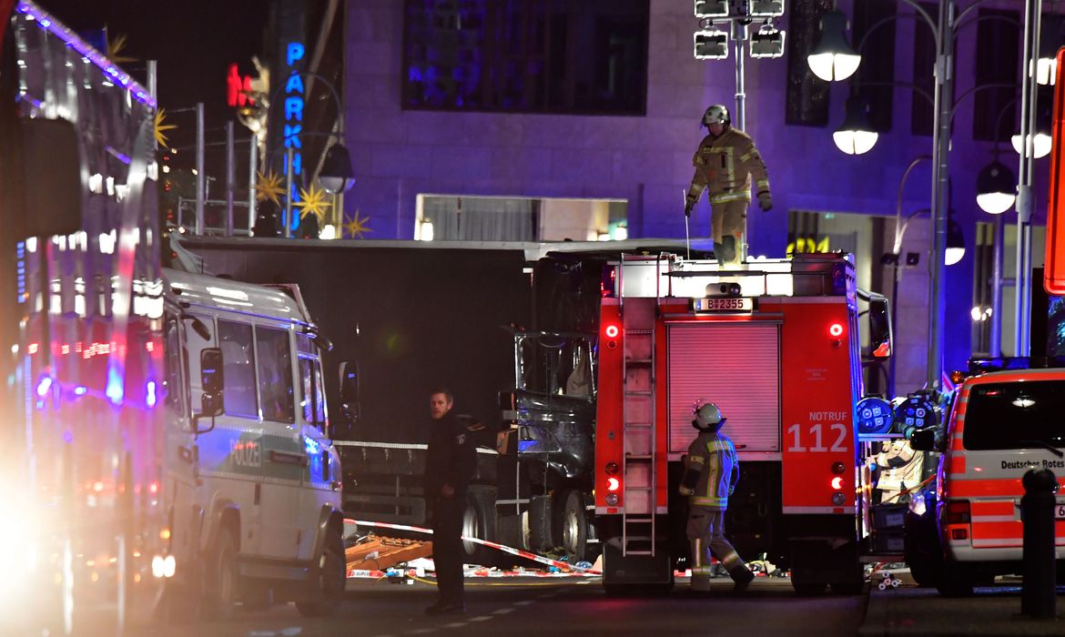 Berlim - Suposto ataque em Berlim deixa nove mortos e vários feridos (AFP PHOTO/John MacDougall)