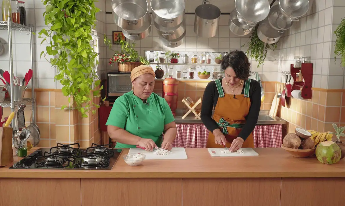 Rio de Janeiro (RJ) 12/02/2025 - Como utilizar alimentos que seriam descartados depois da feira. Frame TV Brasil