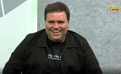 O apresentador Rodrigo Rodrigues 