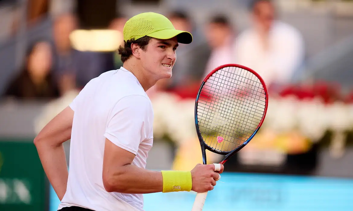João Fonseca vence estreia no Masters 1000 de Madri contra o dinamarques Emer Moller, por 6/2 e 6/3