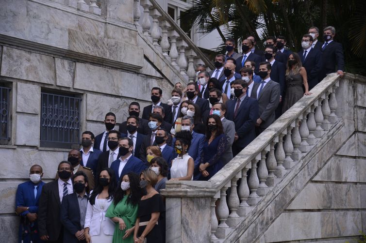 O prefeito do Rio de Janeiro, Eduardo Paes, posa para foto, após cerimônia de posse do secretariado