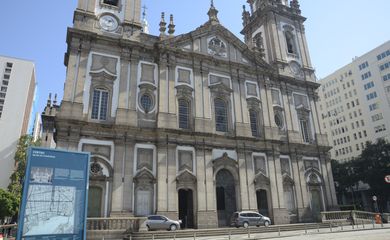 Fachada da Igreja da Candelária, no centro do Rio de Janeiro