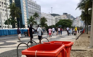 Operação de limpeza pós réveillon no Rio de Janeiro