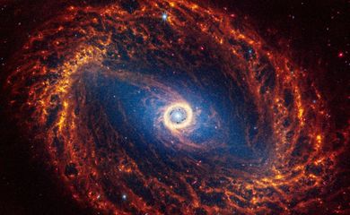 Galáxia espiral NGC 1512 situada a 30 milhões de anos luz da Terra
Divulgação via REUTERS.