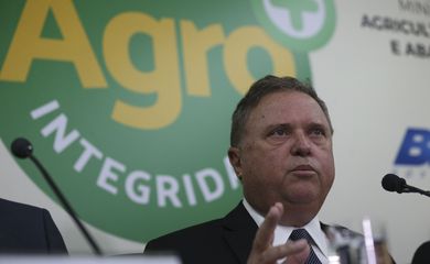 Brasília - O ministro da Agricultura, Pecuária e Abastecimento, Blairo Maggi, anuncia os resultados do agronegócio na composição da balança comercial do ano passado (José Cruz/Agência Brasil)