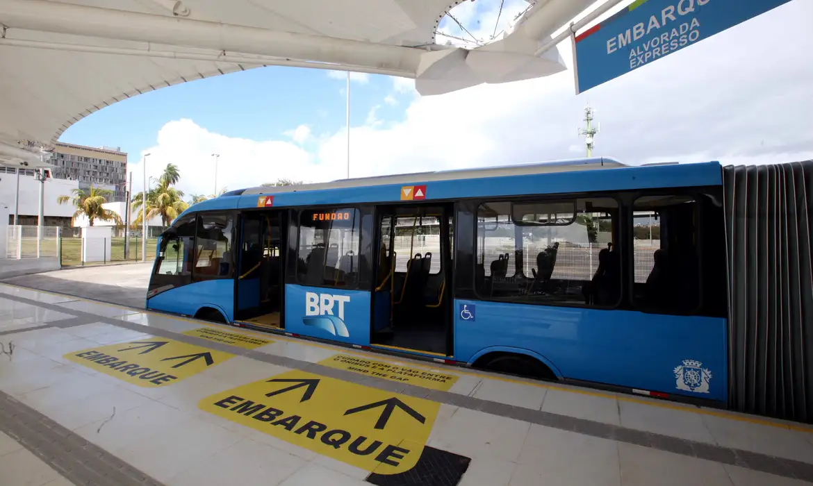 BRT do Rio volta a funcionar na tarde deste sábado com 28 ônibus ...