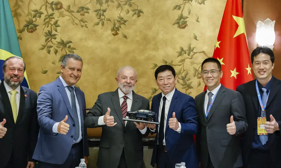 Presidente da República, Luiz Inácio Lula da Silva, durante audiência concedida ao Presidente e fundador da GWM Motors, Jack Wei. Pequim - China  Foto: Ricardo Stuckert / PR