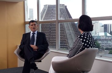 Vera Barroso entrevista o ministro Santos Cruz, da Secretaria de Governo