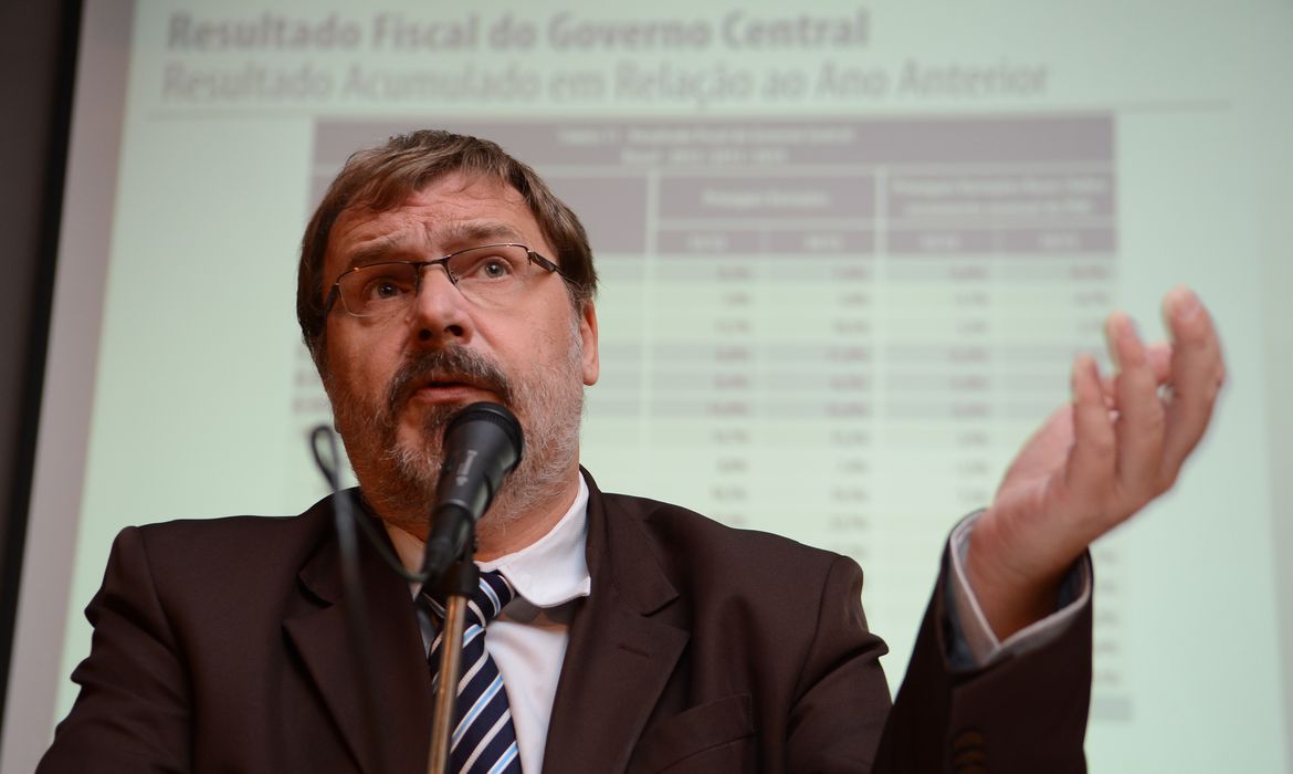 O secretário do Tesouro Nacional, Arno Augustin, comenta o Resultado Primário do Governo Central relativo ao mês de outubro (Valter Campanato/Agência Brasil)