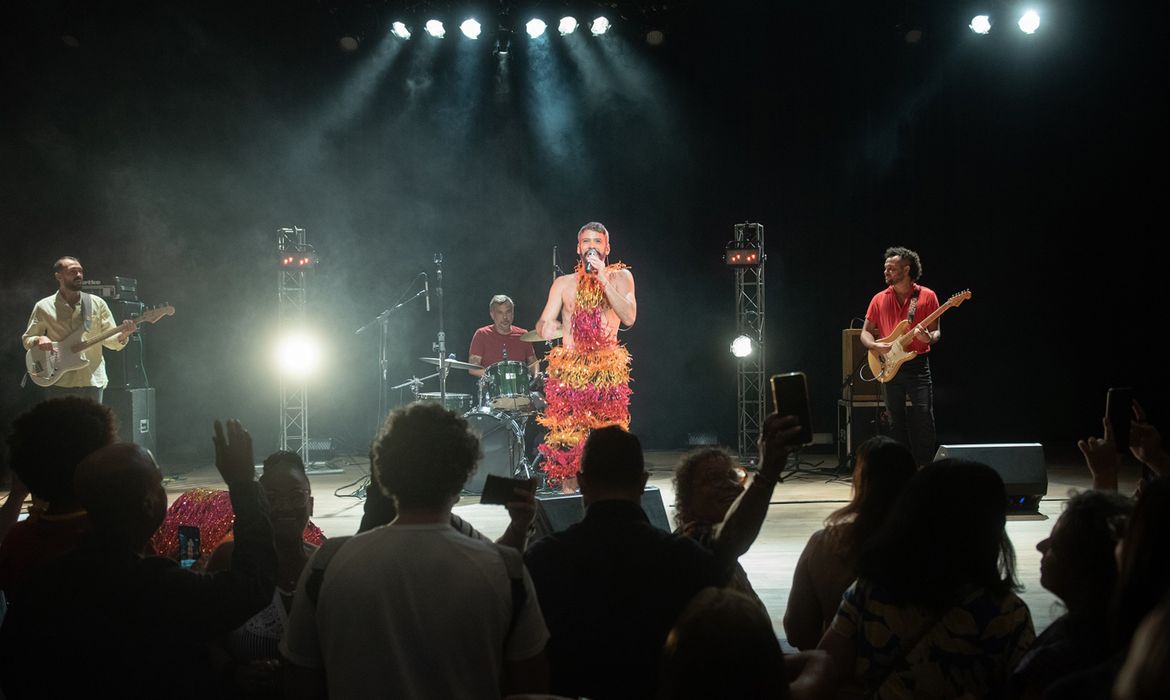 TV Brasil: Cena Musical apresenta show do cantor pernambucano Almério