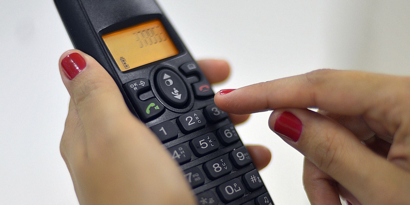 Ligações internacionais: como falar bem ao telefone em inglês e