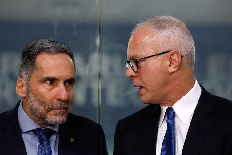 Rio de Janeiro (RJ), 29/10/2024 - O secretário Nacional de Segurança Pública, Mário Luiz Sarrubbo, se reuniu com o secretário de Segurança Pública do Rio de Janeiro, Victor dos Santos, no Centro Integrado de Comando e Controle (CICC), pós episódios de violência na capital fluminense. Foto: Tânia Rêgo/Agência Brasil