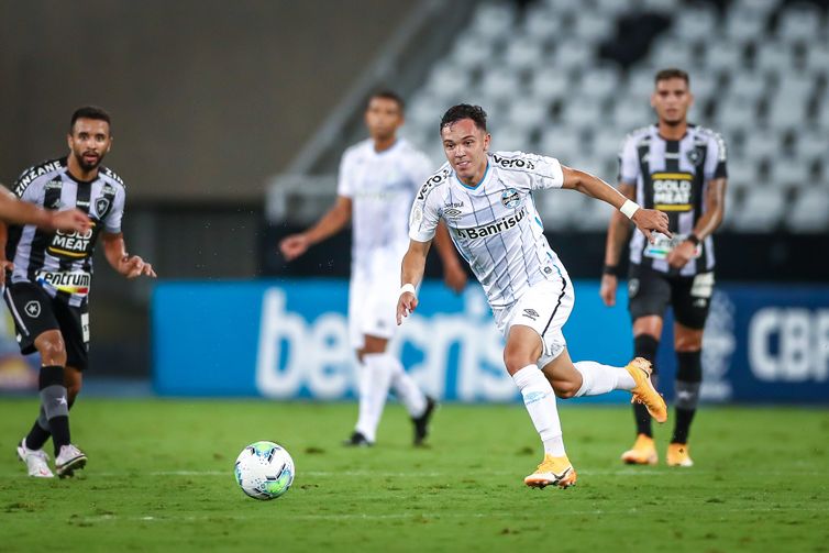 Grêmio confirma venda do atacante Pepê ao Porto