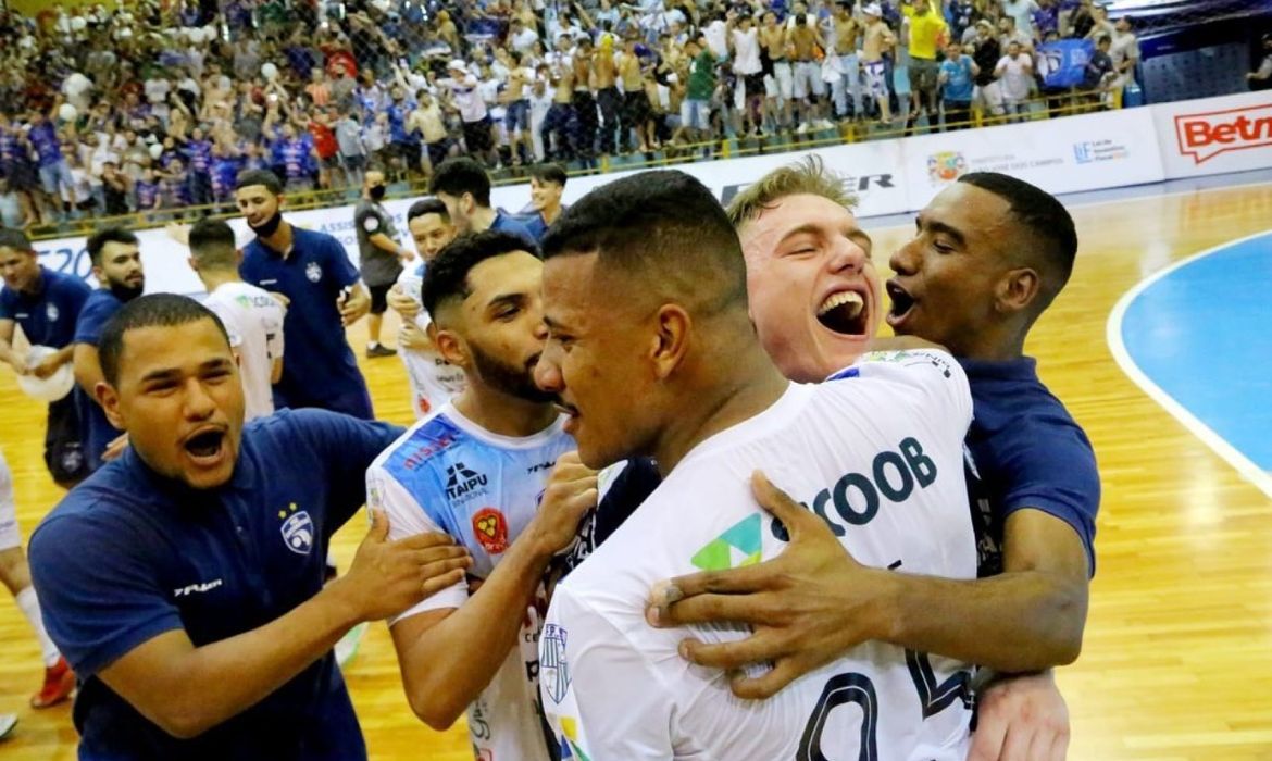 Foz Cataratas derrota São José Futsal  por 3 a 1 e avança às semifinais da LNF 2021