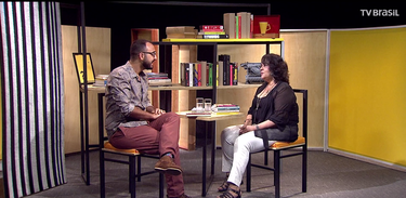 Raphael Montes entrevista a escritora Raquel de Oliveira