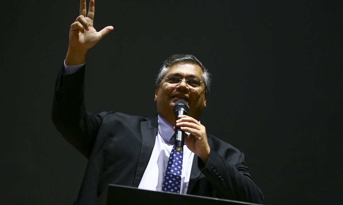 O ministro da Justiça e Segurança Pública, Flávio Dino, durante cerimônia de posse do diretor-geral da PF, na sede da corporação, em Brasília.