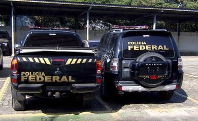 Veículos disfarçados de viaturas da Polícia Federal, que foram utilizados no roubo de ouro no Aeroporto de Guarulhos.
