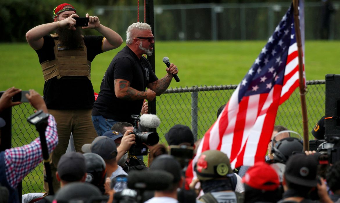 Então membro do Proud Boys Joe Biggs durante encontro do grupo em Portland em 2020