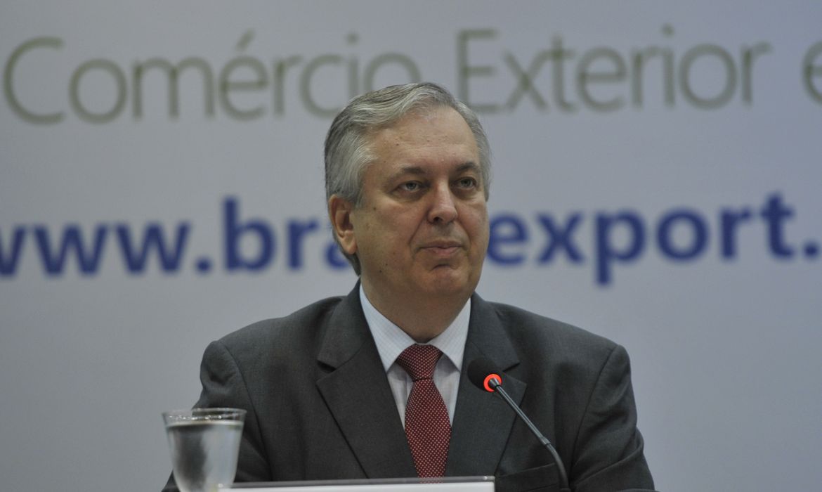 O ministro  Luiz Alberto Figueiredo Machado participa da cerimônia de lançamento do Brasil Export – Guia de Comércio Exterior e Investimento (Antonio Cruz/Agência Brasil)