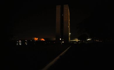 O Congresso Nacional é um dos monumentos que apagaram as luzes como parte da mobilização da Hora do Planeta, liderada pela ONG WWF (Elza Fiuza/Agência Brasil)