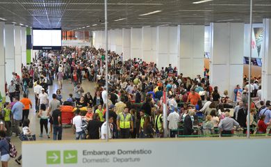 Manifestação dos aeroviarios causa transtornos no aeroporto de Brasilia.