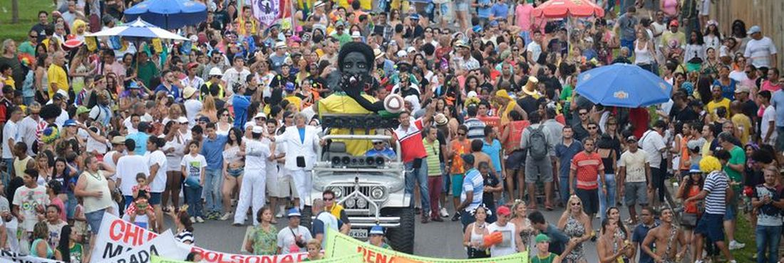 Pacotão desfila no último dia de folia em Brasília