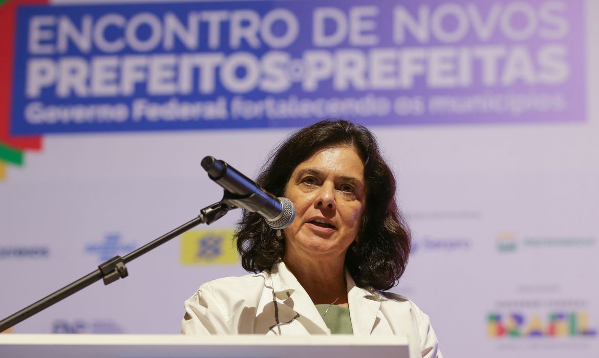 Brasília (DF) 12/02/2025 - Ministro da Saúde Nísia Trindade apresenta aos gestores municipais os detalhes da segunda etapa do Novo PAC Seleções, durante o Encontro de Novos Prefeitos e Prefeitas (ENPP), realizado no Centro de Convenções Ulysses Guimarães. Foto: Lula Marques/Agência Brasil