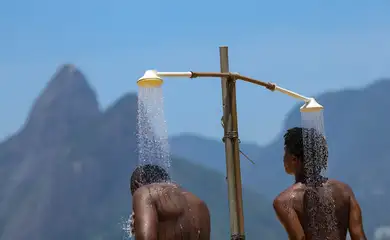 Rio de Janeiro (RJ), 26/12/2025 – Cariocas e turistas vão à praia em dia de forte calor no Rio de Janeiro. Foto: Tomaz Silva/Agência Brasil