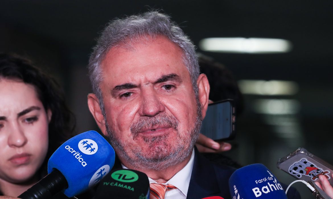 Brasília (DF), 11/03/2025  - Relator do Orçamento 2025, senador Angelo Coronel após reunião com deputados e seandores na Comissão mista de orçamento. Foto: Lula Marques/Agência Brasil