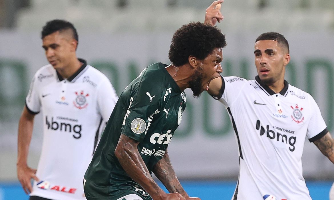 Palmeiras goleia Corinthians