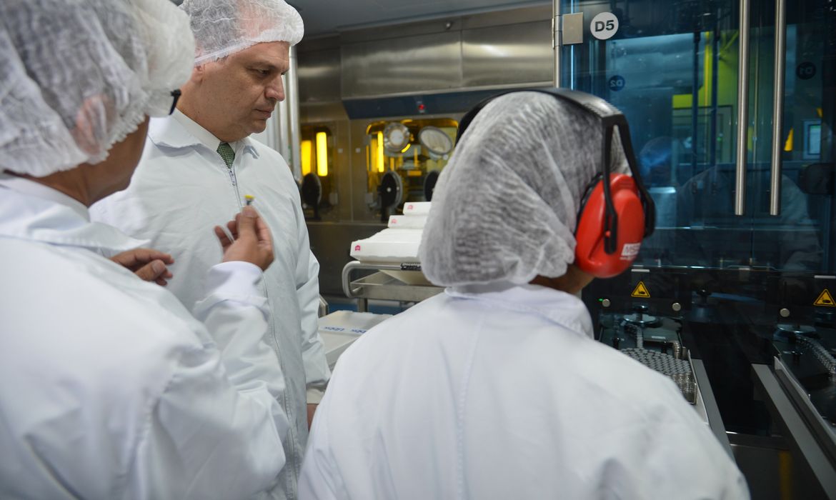 São Paulo - O ministro da Saúde, Ricardo Barros, participa da inauguração da linha final de produção da vacina contra febre amarela na unidade Libbs Farmacêutica (Rovena Rosa/Agência Brasil)