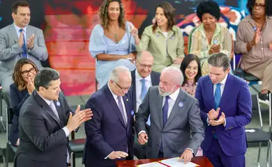04/02/2026 - Brasília - Presidente da República, Luiz Inácio Lula da Silva, durante cerimônia de assinatura do Pacto Brasil de Enfrentamento ao Feminicídio. Palácio do Planalto. Brasília (DF) - Brasil. Foto: Fabio Rodrigues-Pozzebom/Agência Brasil