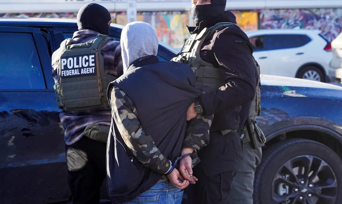 Dos imigrantes detidos nos EUA, 73% não têm antecedentes criminais