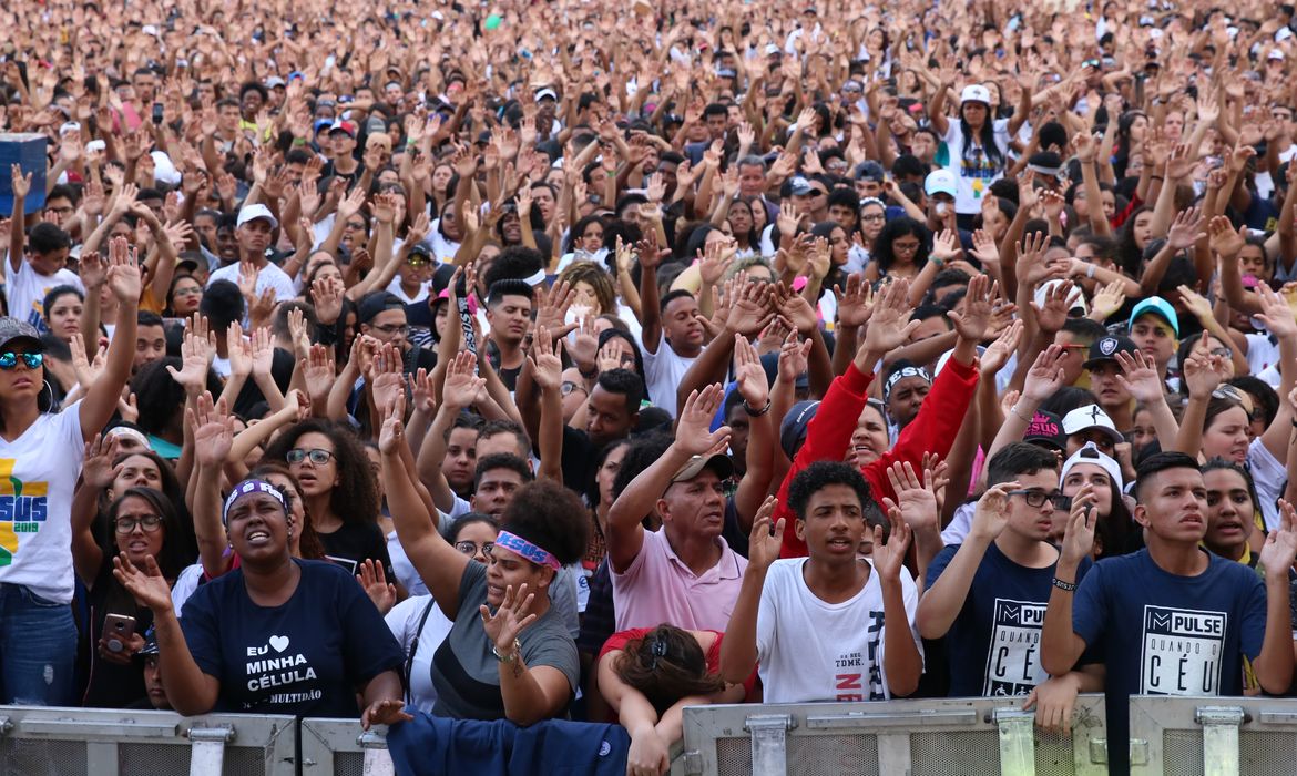 Público na Marcha para Jesus, na praça Heróis da FEB, Santana, zona norte de São Paulo.