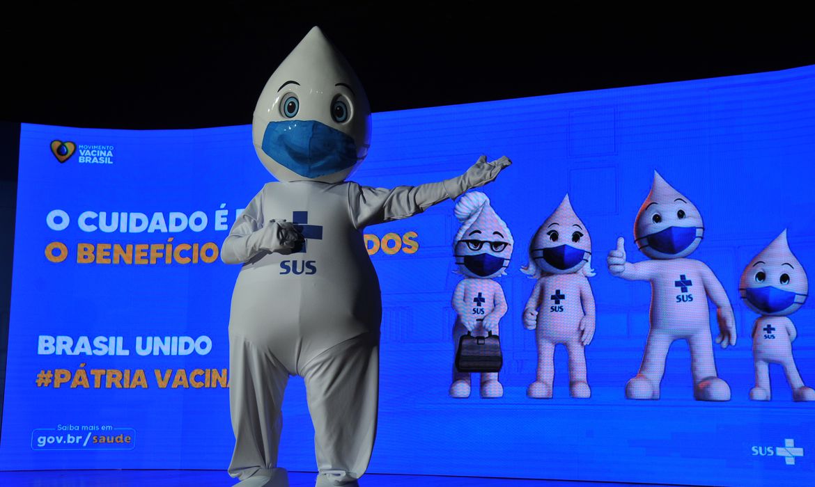 O ministro da Saúde, Marcelo Queiroga, participa da cerimônia de lançamento da Campanha de Conscientização sobre Medidas Preventivas e Vacinação contra a Covid-19
